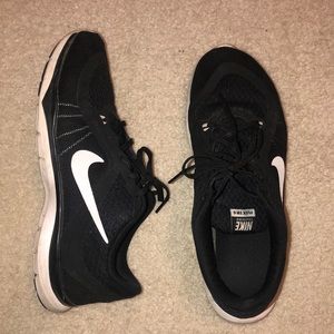 Nike Tennis Shoes